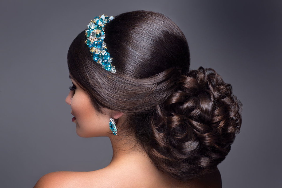 Evening Hairstyles: The Epitome of Glamour and Elegance in Our Beauty Salon